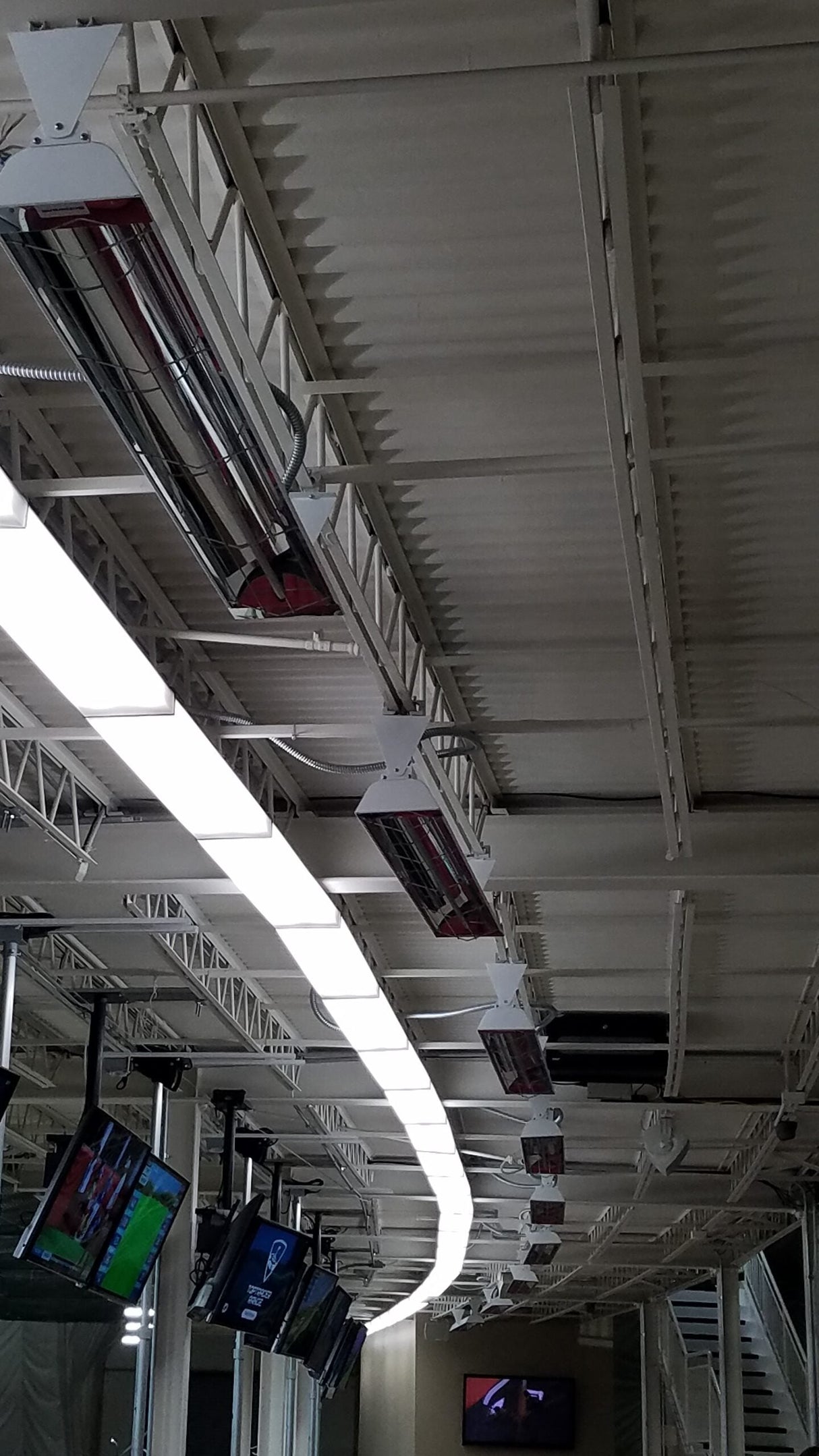 Schwank 19" electricSchwank 750W Electric IR Indoor/Outdoor Heater ES-0719-12